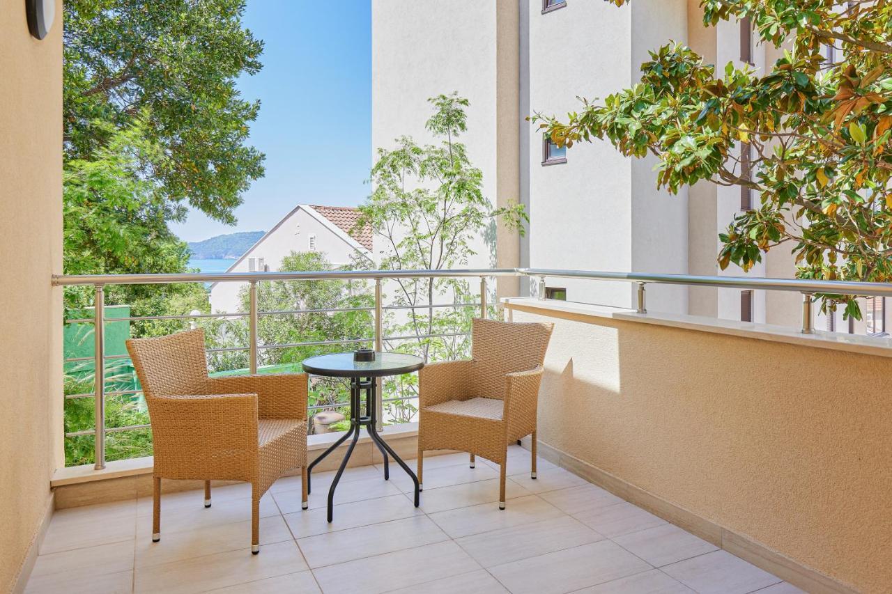 Meridian 4*
